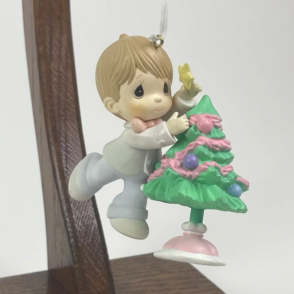 Precious Moments Christmas Ornament Home for the‎ Holidays Star on Tree 1995